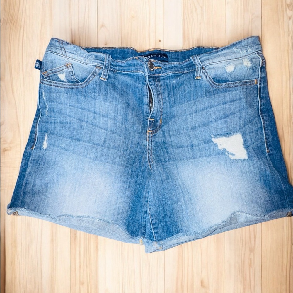 Rock & Republic Jean Shorts Bumper Short Star Studs Back Pockets Size16